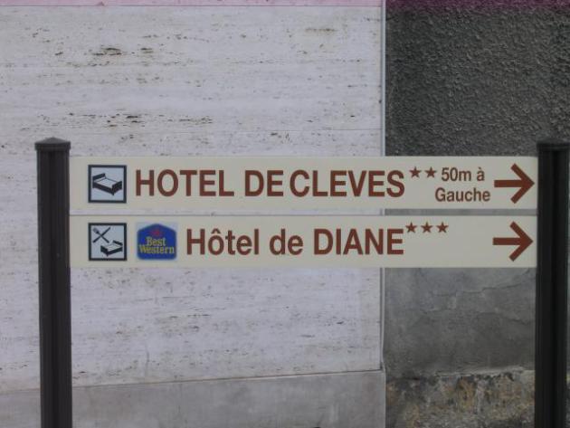 Signalisation routière hôtel
